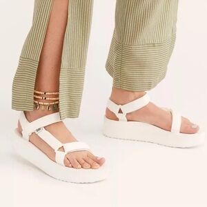 TEVA Women's Flatform Platform Universal Sandals White 9
